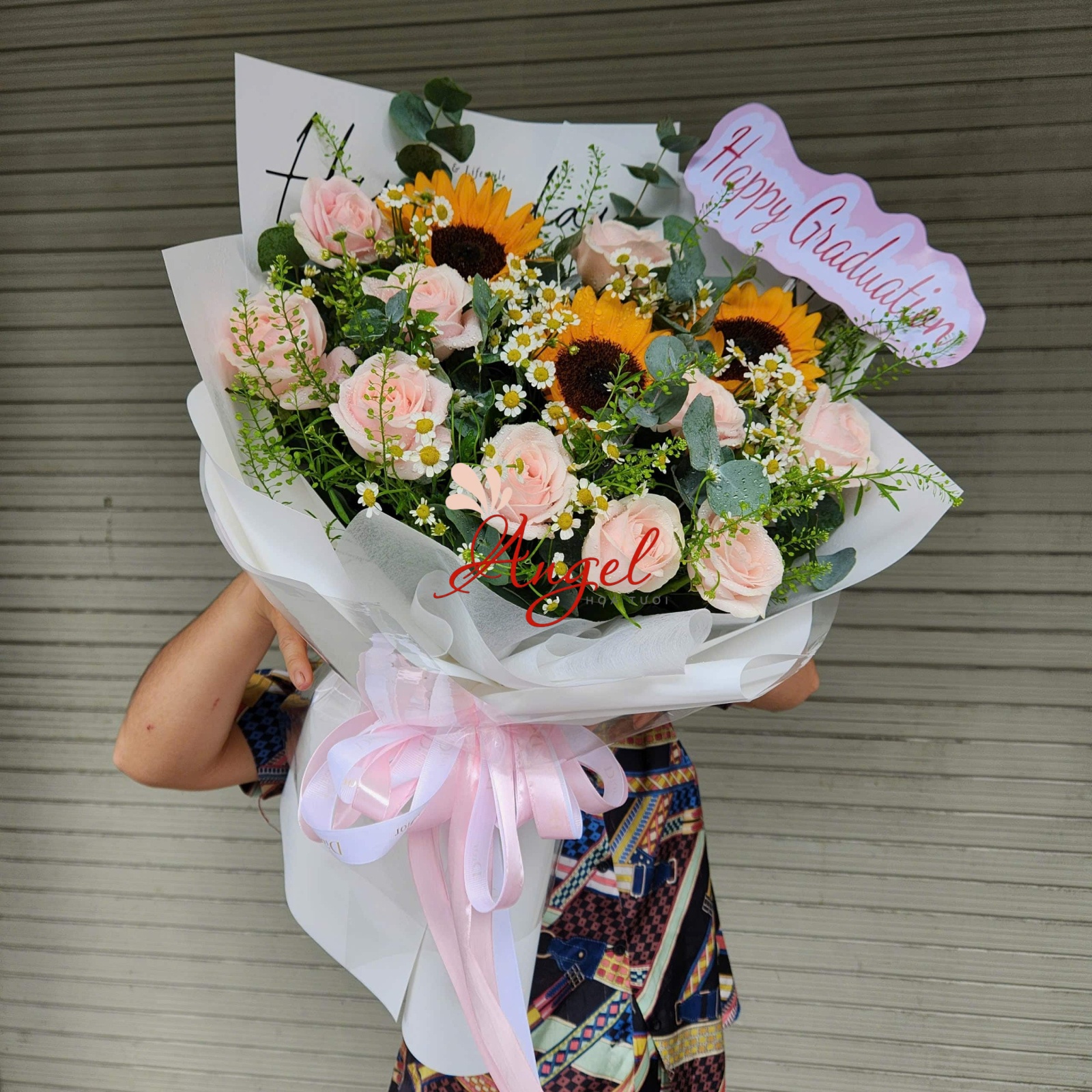 Bó hoa hướng dương tặng tốt nghiệp – Món quà rực rỡ cho ngày khởi đầu mới