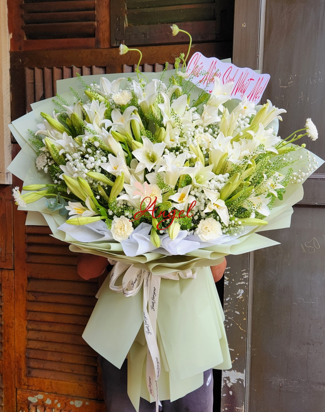 BÓ HOA LOA KÈN YÊU MÃI 