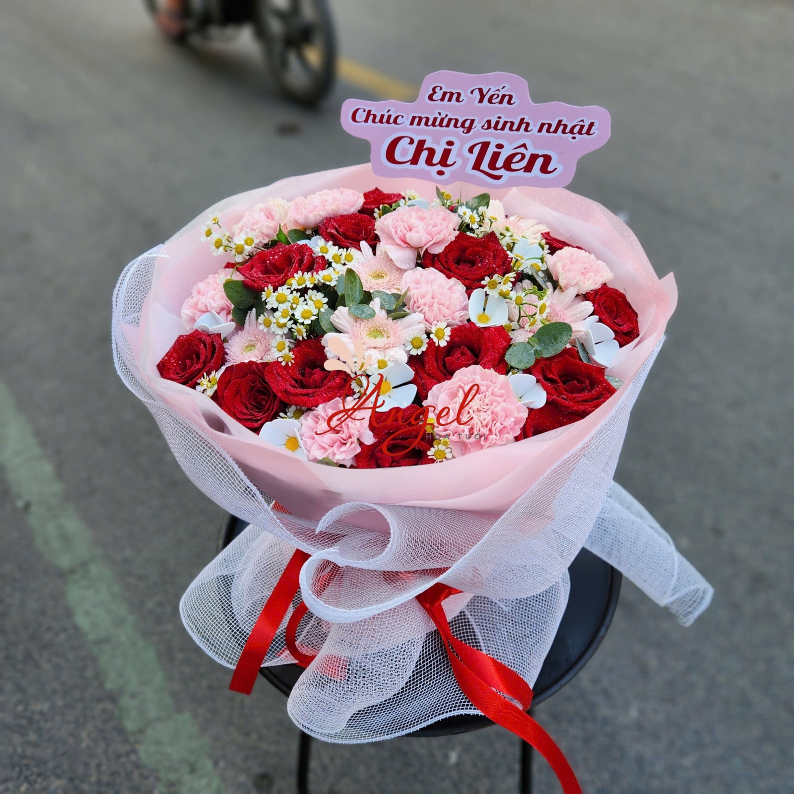 bó hoa tặng sinh nhật vấn vương 