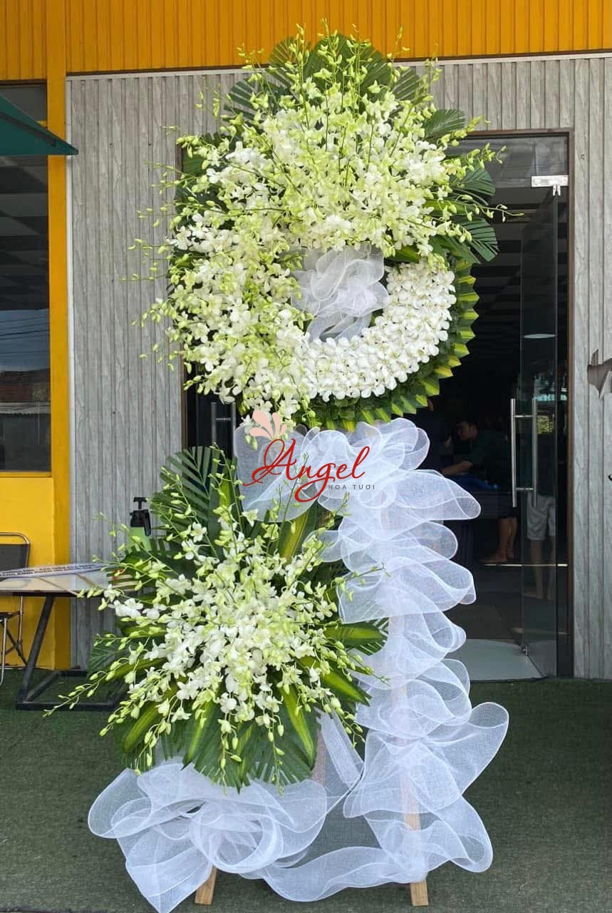 Vòng hoa đám tang gần đây