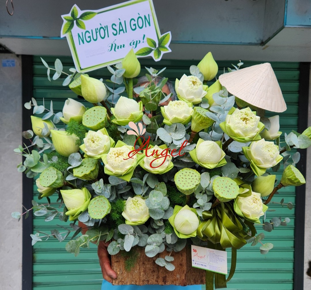 giỏ hoa sen trắng đẹp 