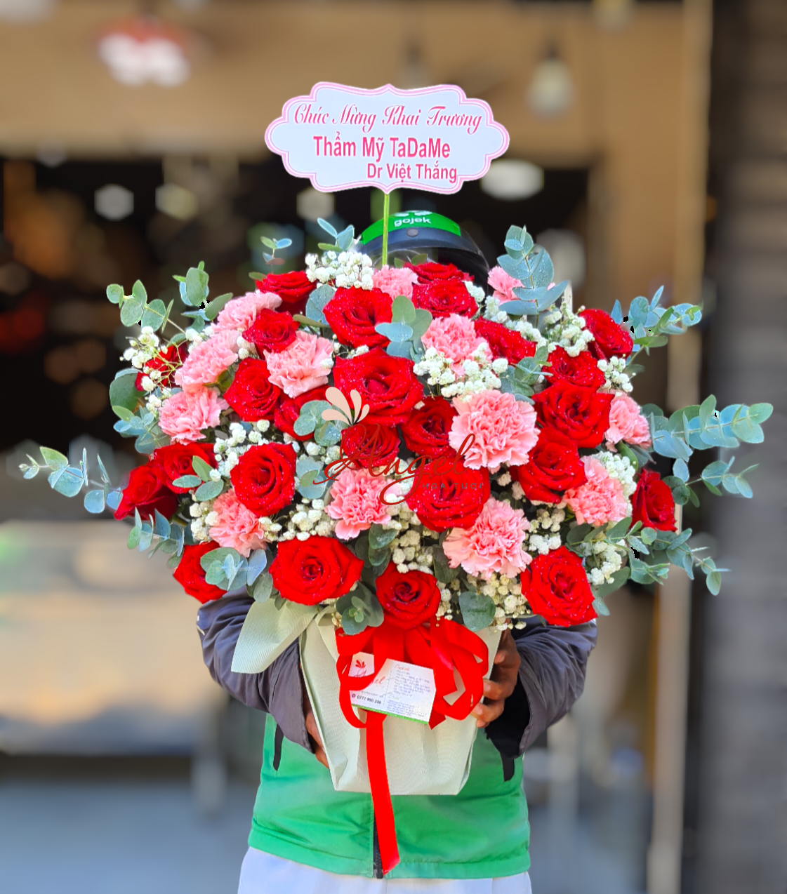 HỘP HOA CHÚC MỪNG THÀNH CÔNG 