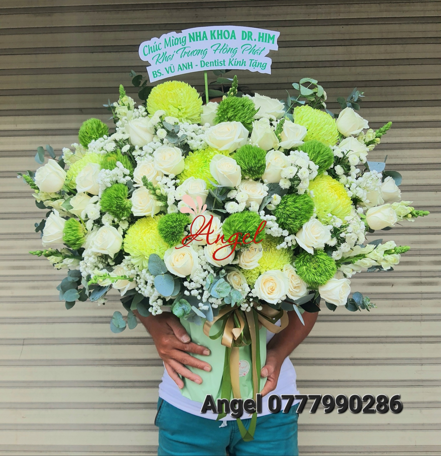 Giỏ hoa chúc mừng tone xanh lá