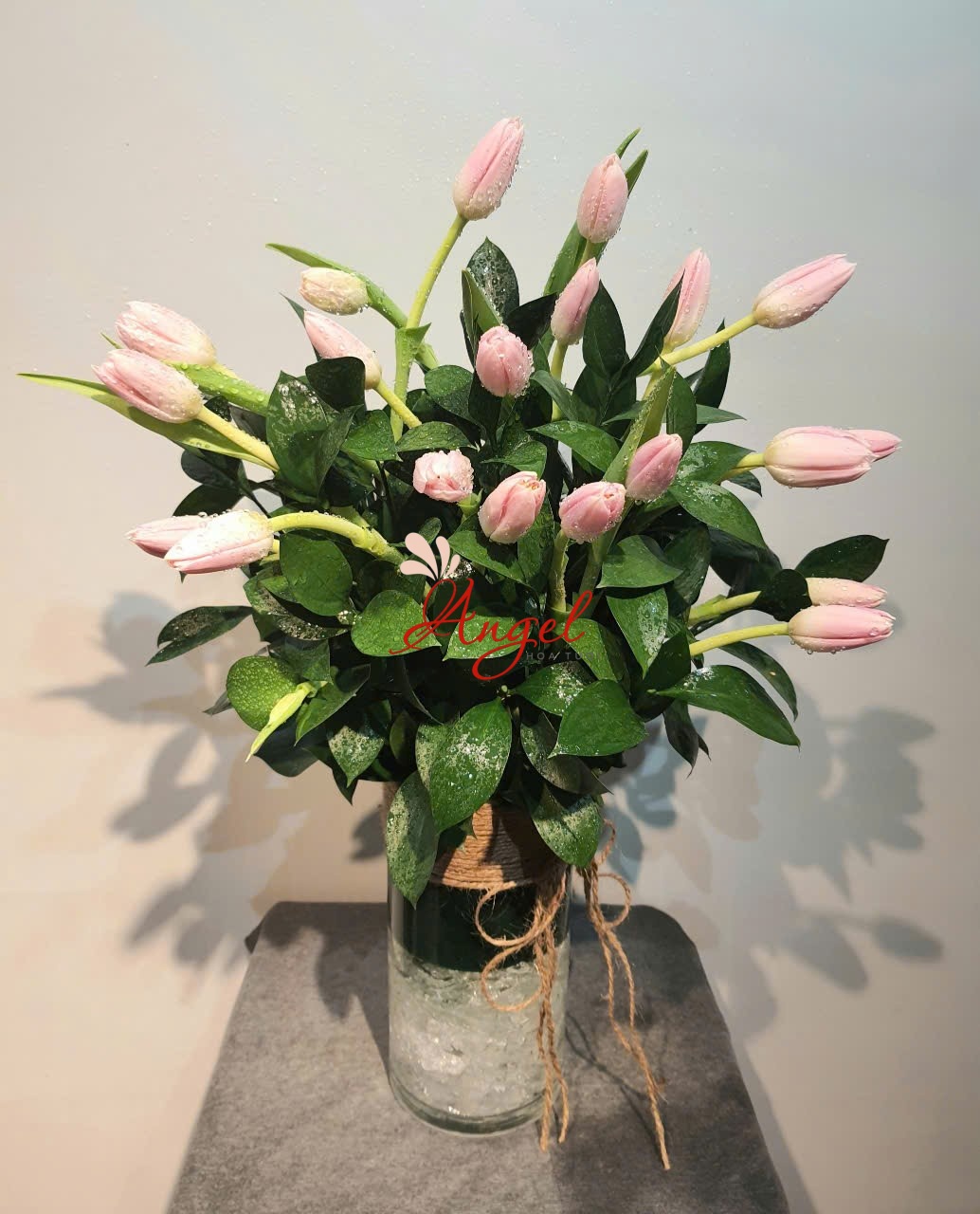 bình hoa tulip hồng