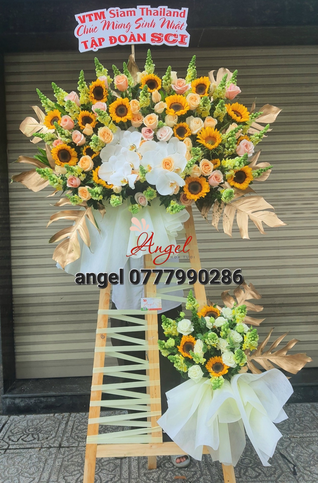 KỆ HOA CHÚC MỪNG HOA HƯỚNG DƯƠNG
