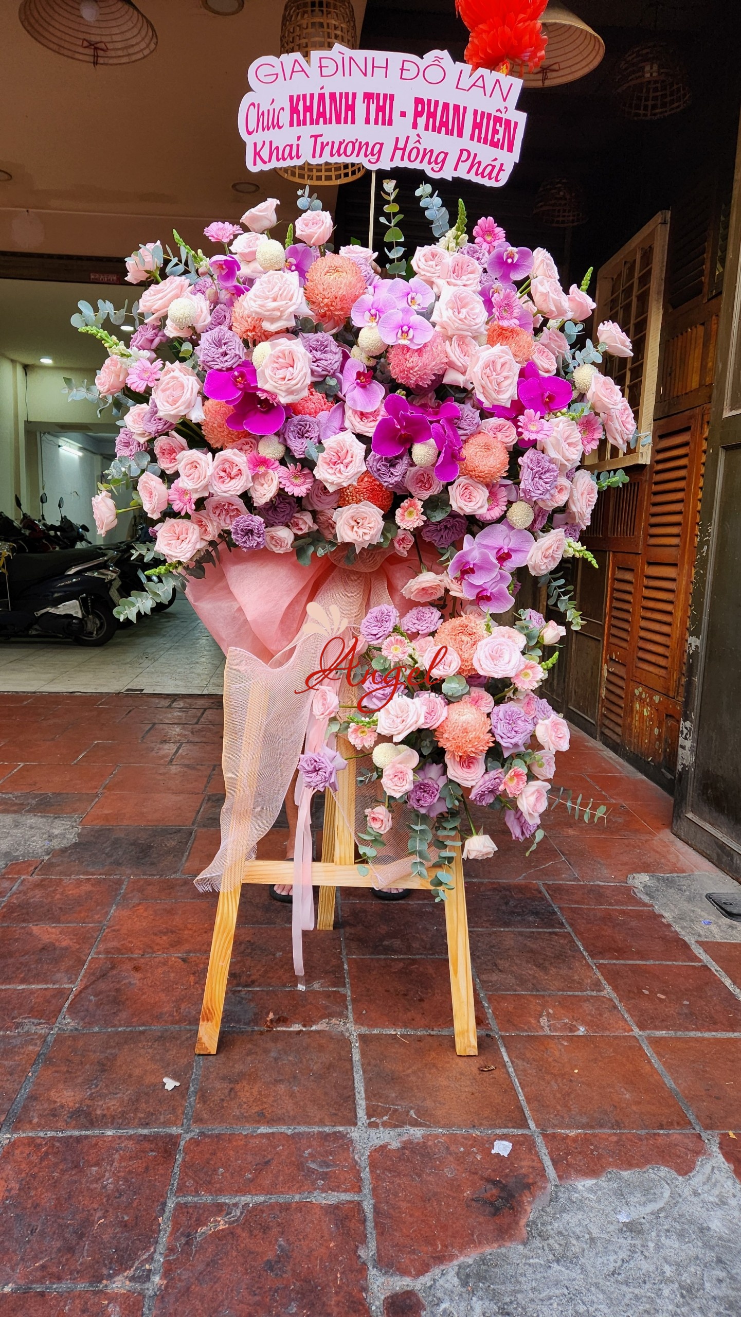 KỆ HOA CHÚC MỪNG MÀU  TÍM GIÁ RẺ