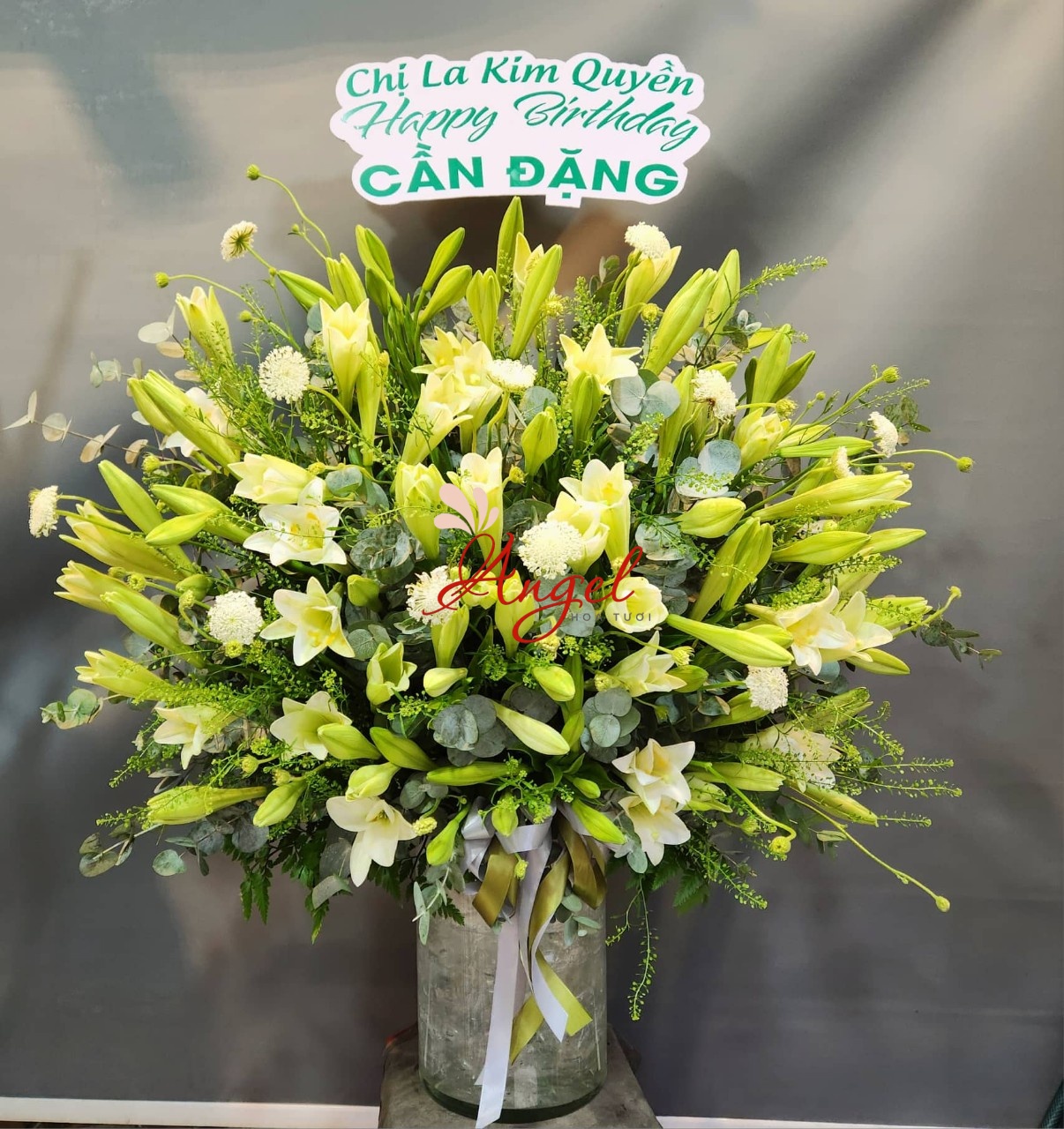 BÌNH HOA LOA KÈN RẠNG RỠ 