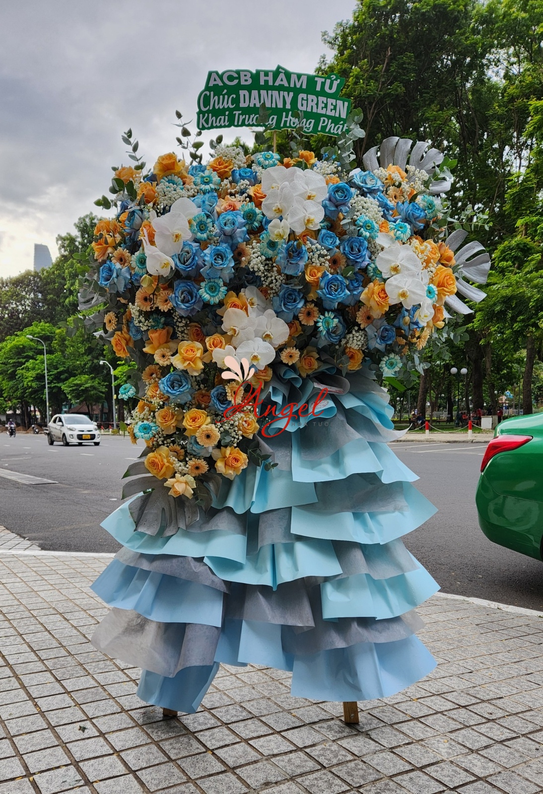 kệ hoa khai trương màu xanh dương