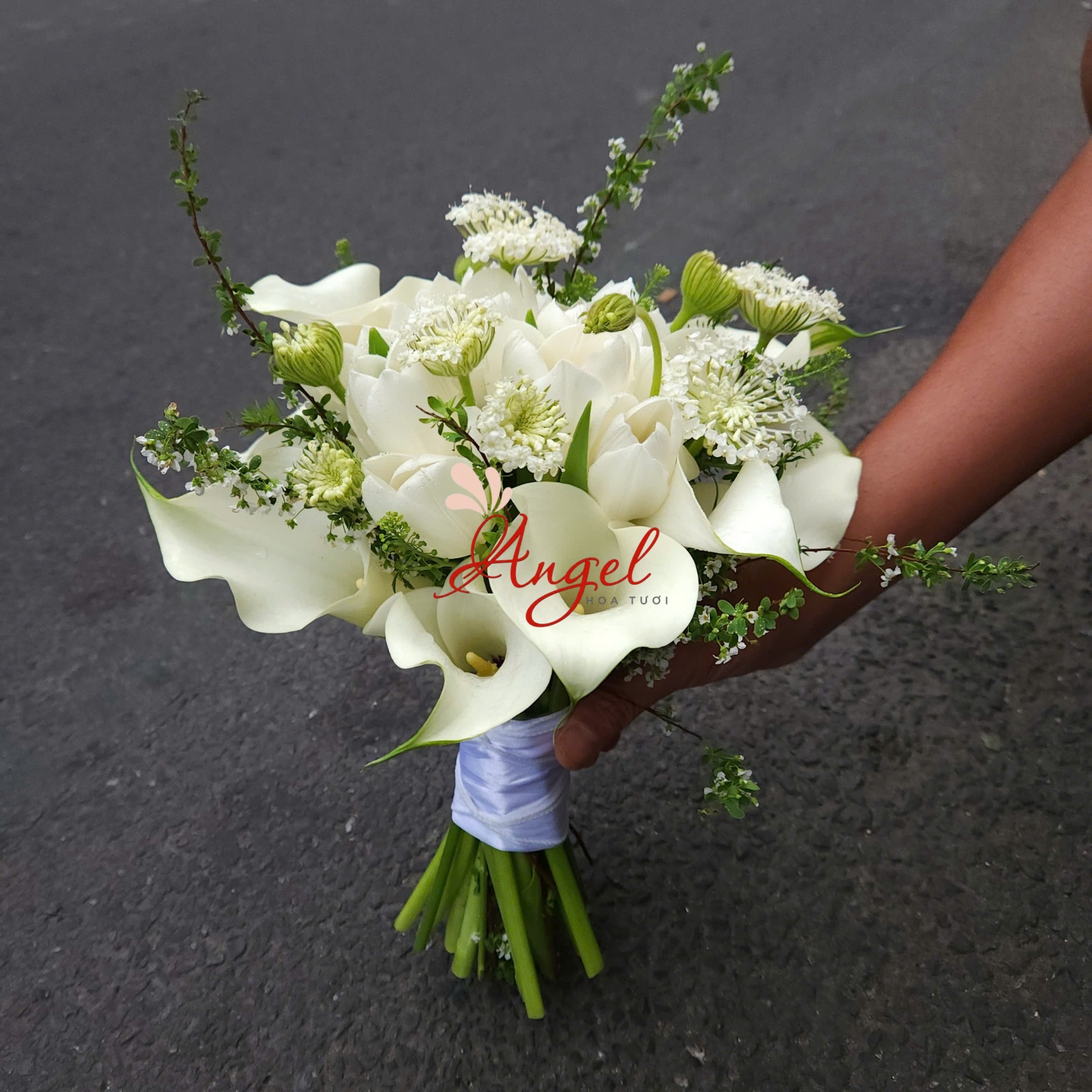 bó hoa cưới tulip trắng