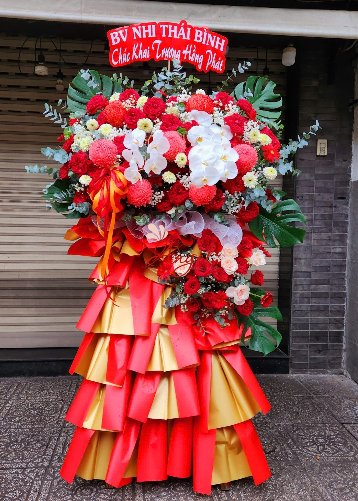 Kệ hoa chúc mừng sang trọng