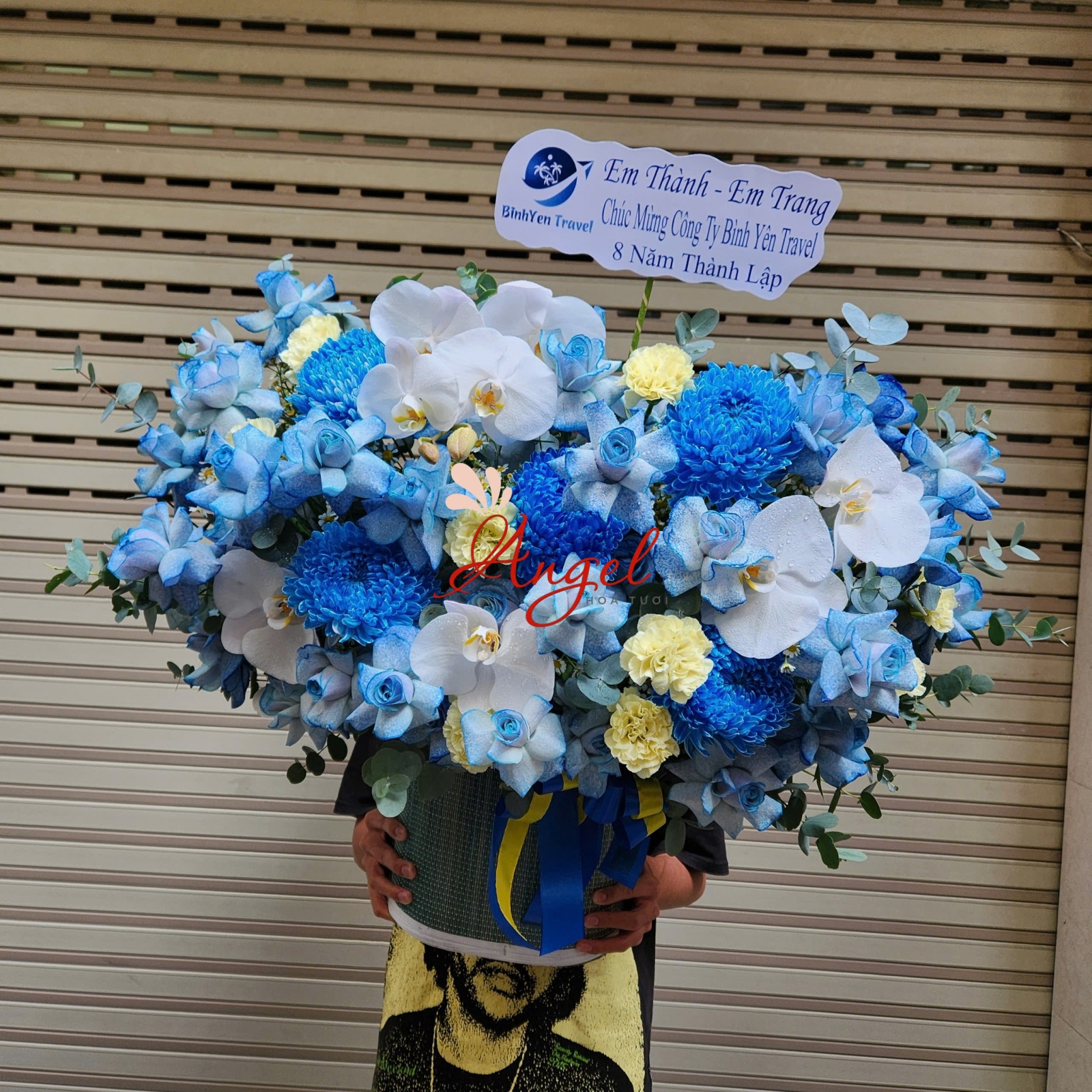 giỏ hoa xanh dương