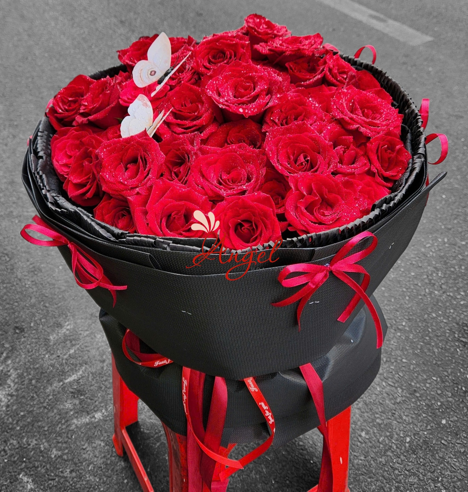 bó hoa hồng đỏ tròn